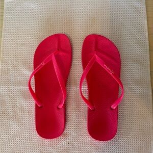💖 Ipanema Hot Pink Flip Flops – Size 8 💖